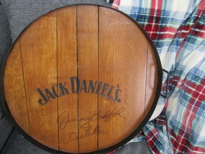 JACK DANIELS CUSTOM DISTILLER SIGNED 20 INCH ROUND WHISKEY BARREL HEAD TRAY RARE