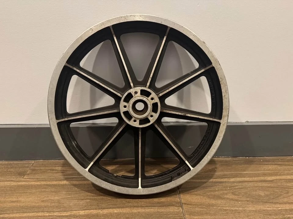 人気満点 Harley-Davidson 純正フロントホイール 19X2.15 Moto Iron 19