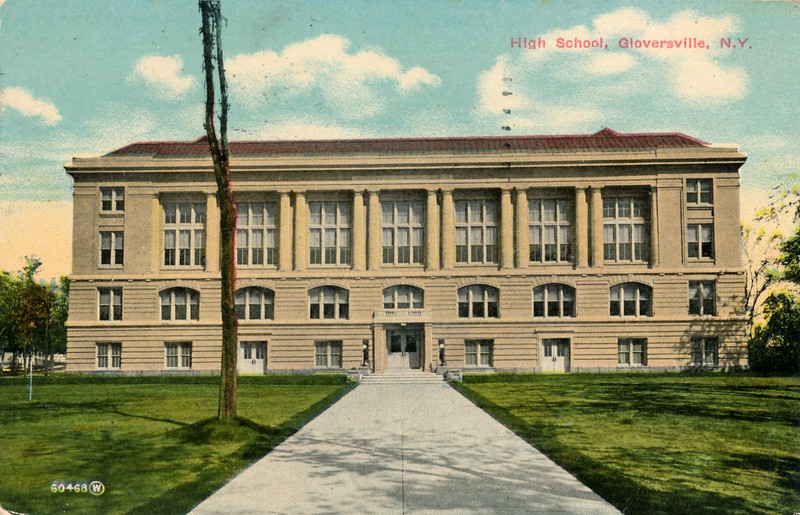 HIGH SCHOOL, GLOVERSVILLE, N.Y. NEW YORK. STREET VIEW.