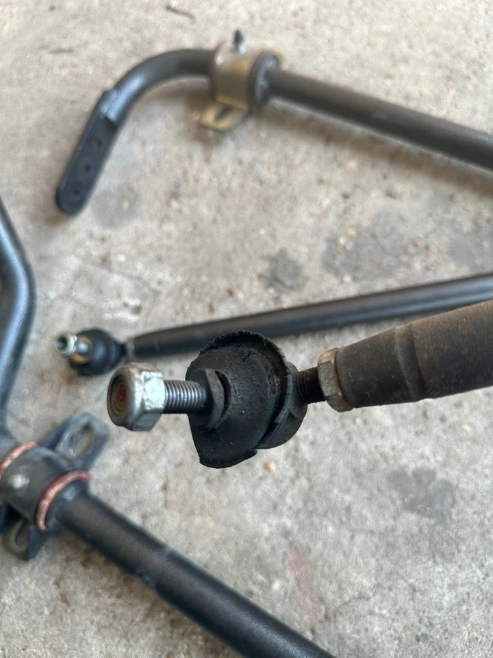 BMR SB030H - KIT BARRA ESTABILIZADORA DELANTERA Y TRASERA CHEVROLET CAMARO 10-11 CON BUJES Foto 4 de 4