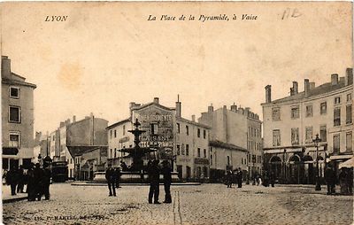 CPA LYON La Place de la Pyramide (442294)
