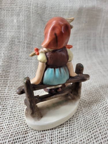 W.Goebel Hummel Figurine "Just Resting" Girl on Fence with basket #112 3/0 - Picture 4 of 8
