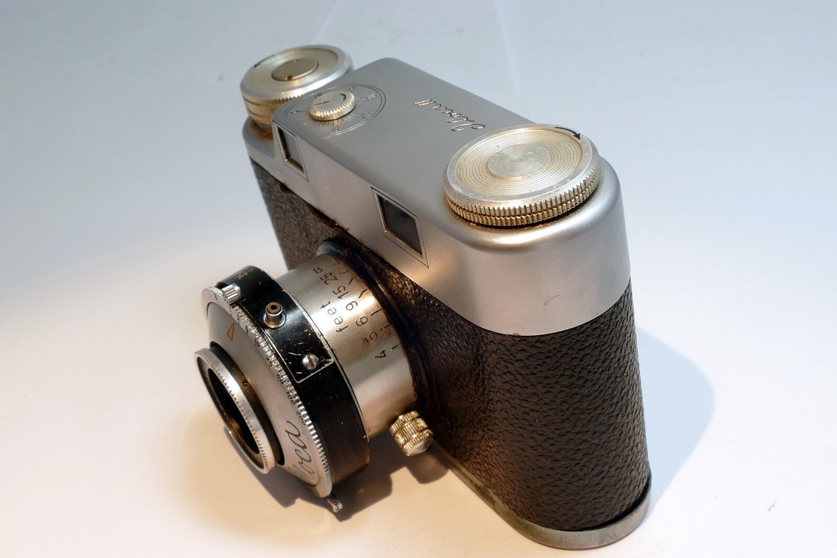 Iloca I Rangefinder Camera with V JLitar f3.5 4.5cm lens Prontor S