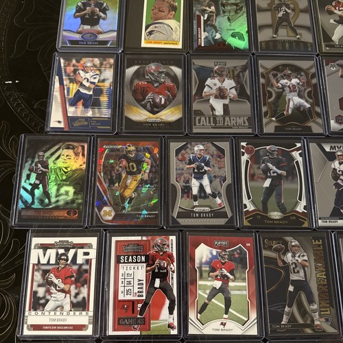 Enorme collezione 52 carte da calcio Tom Brady, SP, ologrammi, varianti, inserti, - Foto 21 di 24