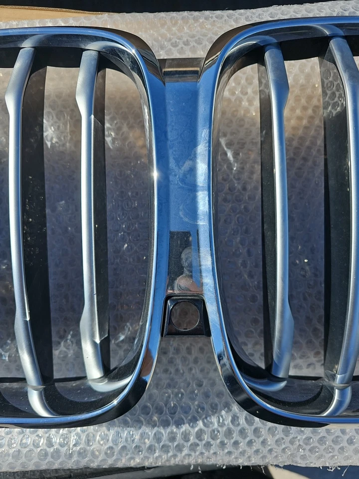 BMW X5 2019-2021 parrilla delantera OEM de fábrica Foto 3 de 4