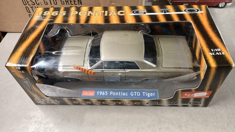 Sun Star 1965 Pontiac GTO Die Cast Tiger Car 1:18 Scale In Capri Gold Poly Color