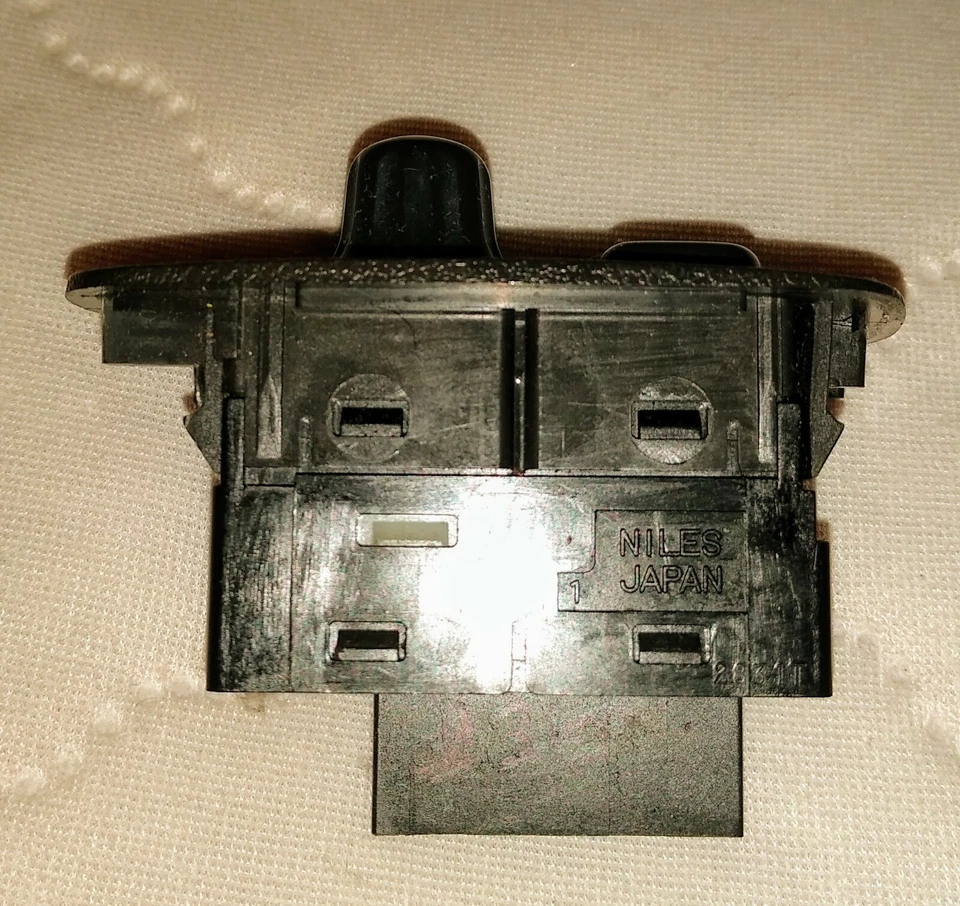 92 93 94 95 96 97 Nissan Infiniti J30 Mirror Switch #9 - Image 4 of 4