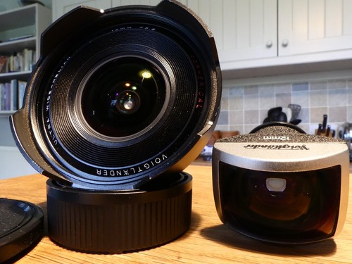 VOIGTLANDER 12MM F5.6 ULTRA WIDE HELIAR VM II LEICA M MOUNT LENS WITH FINDER