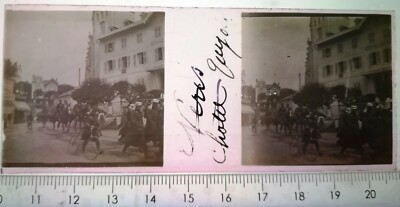 UA064 Glasplatte Stereo positiv BE um 1915 Chatel Guyon Militärparade
