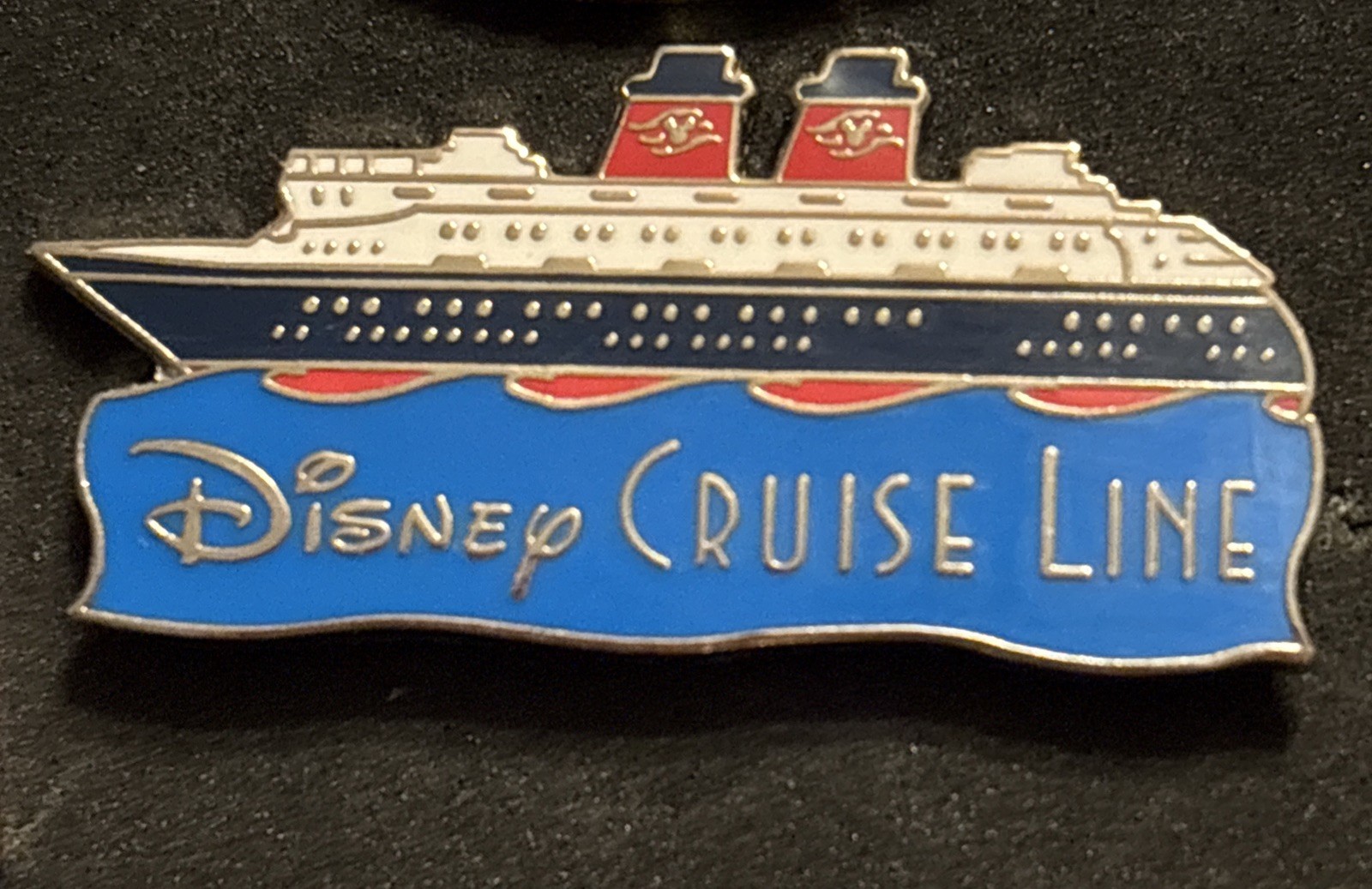 DISNEY PIN ONLY $15! L127 Disney Cruise Line