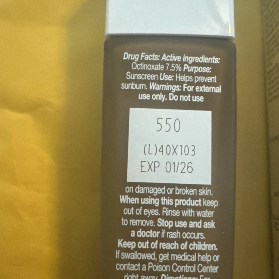 Lancôme RÉNERGIE LIFT Anti-Wrinkle 12 HR Lifting Foundation SPF 26 - 550 Suede C - Image 4 of 4