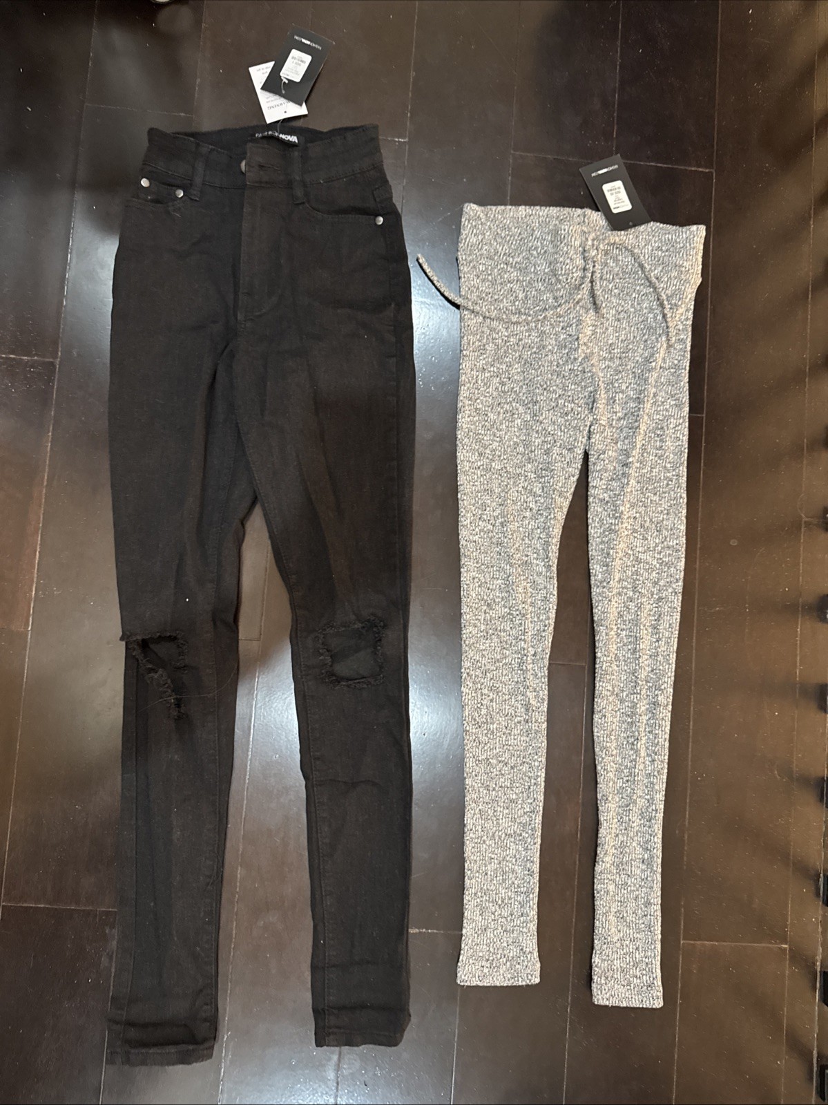 NWT Fashion Nova Lots Of 2 Black  Stretchable Jeans  & Tight Size XS
