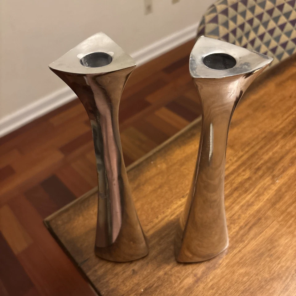 Par de candelabros vintage de aleación de aluminio NAMBE 596 Tri-Corner de 9,5" Foto 2 de 4