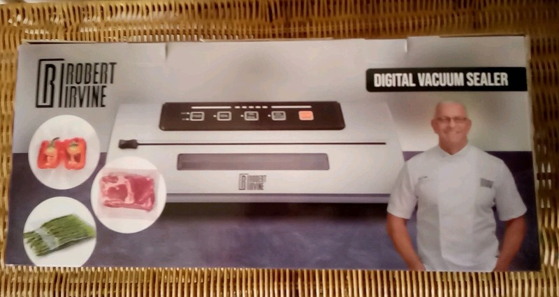 Robert Irvine Kitchen Digital Vacuum Sealer Model CRKA-DVSWB-5