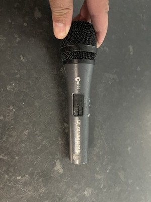 Sennheiser e835 S professionelles dynamisches Gesangsmikrofon mit Nierencharakteristik XLR Bühnenmikrofon