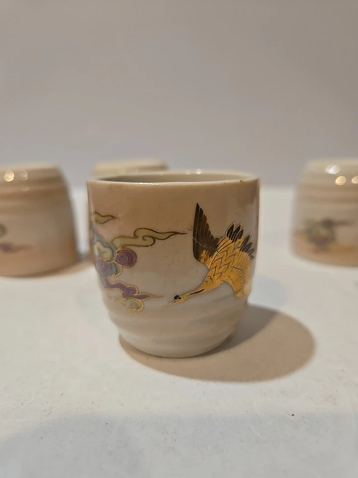 Juego de 4 tazas de té/sake de cerámica japonesa vintage pintadas a mano grúa en vuelo Foto 4 de 4