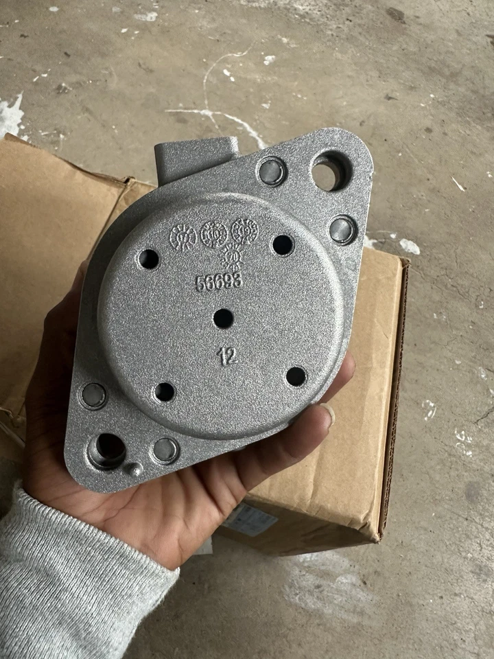 2014-2016 凯迪拉克 CTS Vsport RWD 3.6L-V6 发动机电机安装 84041456 — 第 2/4 张图片