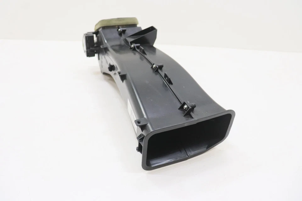 2015 - 2020 CHEVROLET SUBURBAN REAR AIR DISTRIBUTION DUCT VENT OEM 22920714 - Image 4 of 4