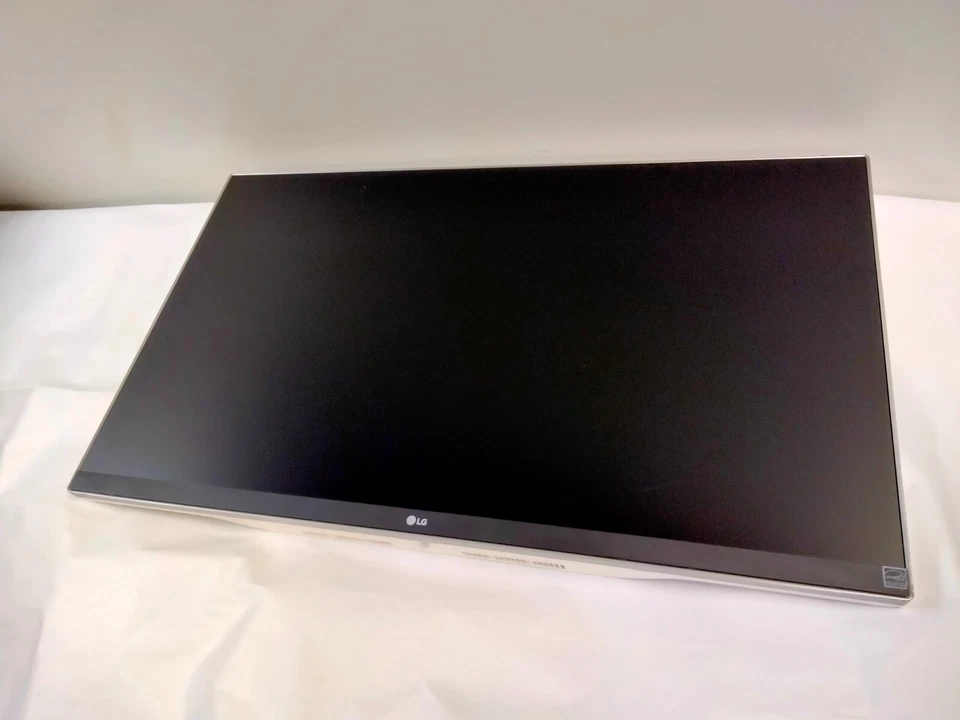 LG 27MU88-W 27" 4K LED (3840x2160) LCD Monitor HDMI AC adapter - No Stand - Image 3 of 4