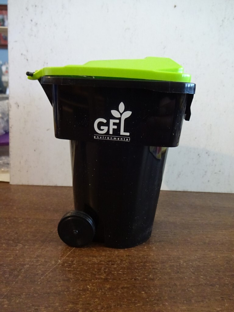 GFL REHRIG DESKTOP GARBAGE TRUCK MINI BIN CAN BLACK & GREEN LID GREAT PEN HOLDER