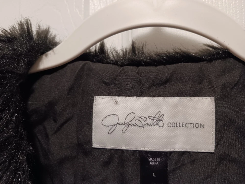 Chaleco negro para mujer Jaclyn Smith talla L imitación gamuza ribete de piel sin mangas frente abierto Foto 3 de 4