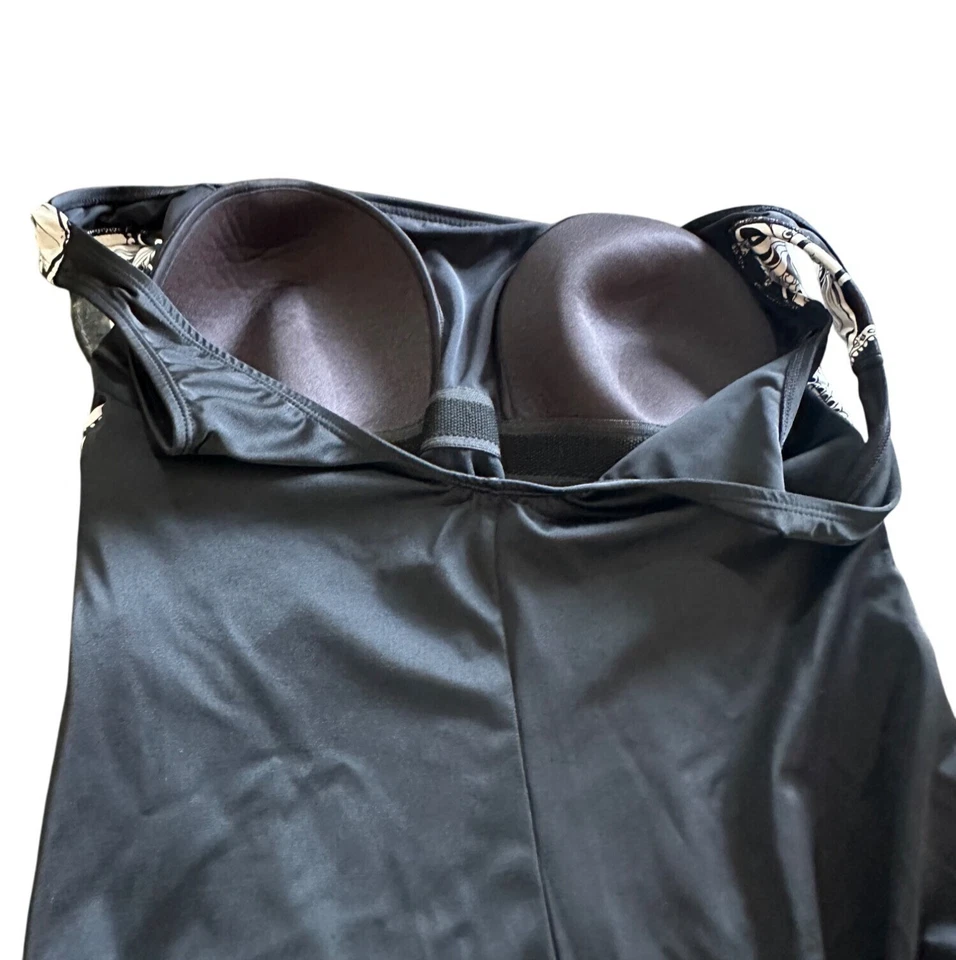 Longitude Floral One-Piece Swimsuit 20W With Padded Cups Full Coverage Swim - Image 4 of 4