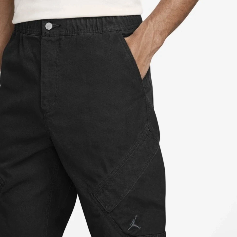 Tamanho Pequeno - Calça Jordan Masculina MJ Chicago Cargo Logotipo Casual FV7255-010 Preta - Imagem 2 de 4