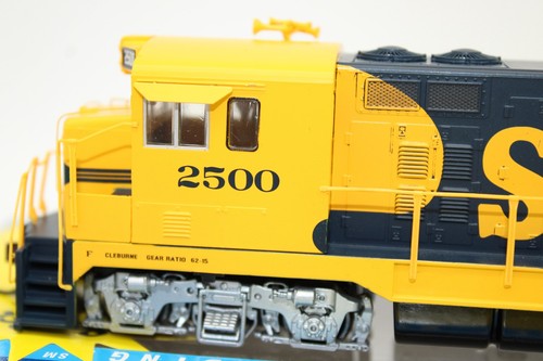Athearn HO Scale ATSF Santa Fe Warbonnet CF7 Round Cab Locomotive #2500 DCC Rdy - Picture 8 of 13