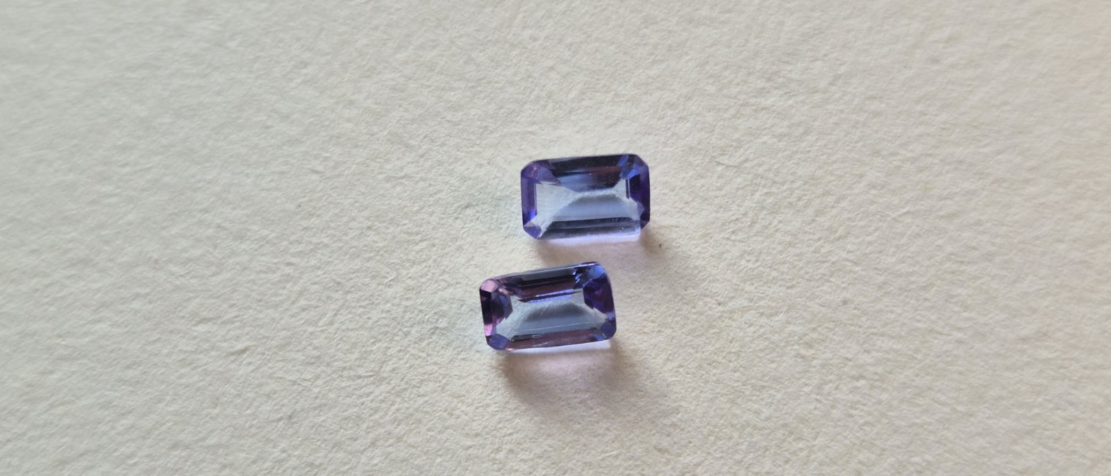 Tanzanite naturelle bleue de 1.02ct en duo de pierres taillées pour cadeau d'exception