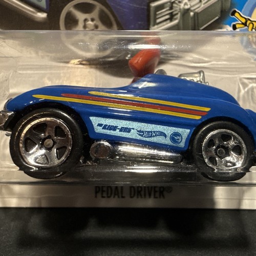 2017 Hot Wheels Treasure Hunt HW Ride-Ons 5/5 PEDAL DRIVER Blue New On Card B66 - Picture 2 of 4