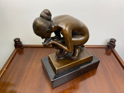 Bronze Skulptur  Weiblicher Akt Die Trinkende auf Marmor sockel nach E.Wenck - Afbeelding 8 van 12