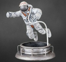    LEONOV. FIRST MAN IN OPEN SPACE Painted Miniature Soldiers Tin 54mm 1/32   