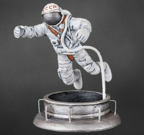 ⭐️LEONOV. FIRST MAN IN OPEN SPACE Painted Miniature Soldiers  Tin 54mm 1/32⭐️ - Picture 1 of 4