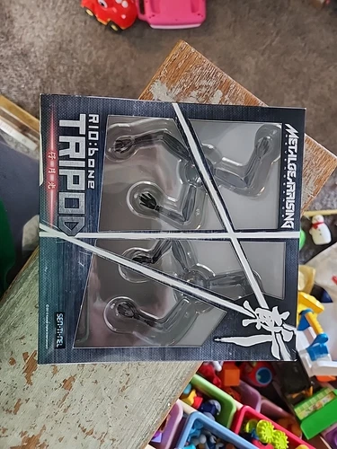 Metal Gear Solid Rising Revengeance Rio:Bone TRIPOD Sen-Ti-Nel 2013 NEW NIB RARE