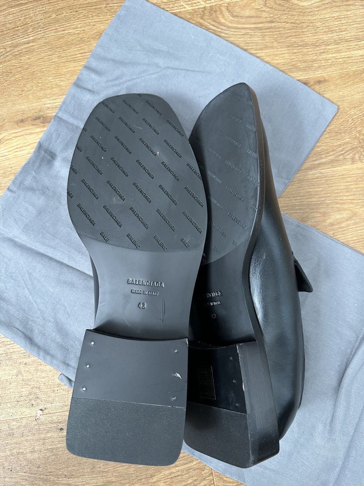 Balenciaga Coin Rim Loafer L20 Carrera Lux/Embossed Logo. Size 43 RRP £595.  image 5