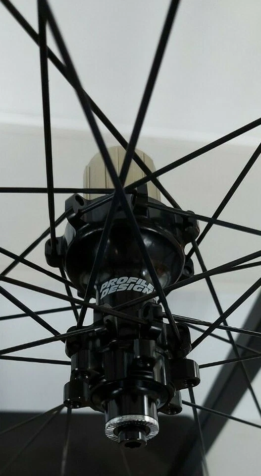 Juego de ruedas de freno de disco cubierta de carbono completo Profile Design 38 Twenty Four Foto 4 de 4