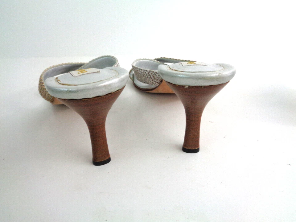 Sandálias ERIC JAVITS US 8.5N prata e ouro salto alto gatinho ITÁLIA - Imagem 3 de 4