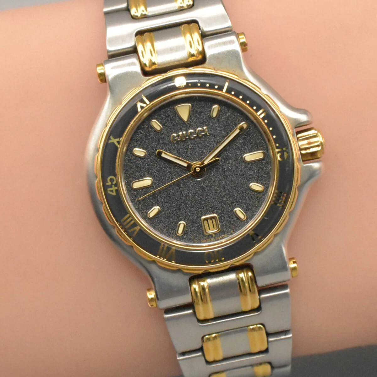Montre bracelet pour femme vintage [presque comme neuve] GUCCI 9700L cadran noir or JAPON