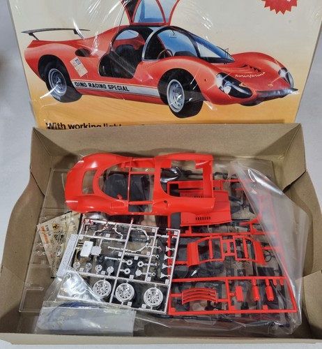 Vintage Airfix Dino Ferrari Model Kit, 1.24 Scale, Un-made, Complete, Boxed - Picture 3 of 9