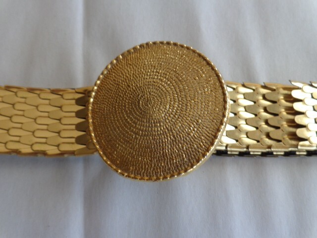 VINTAGE SCALES METAL BELT 37” STRETCHES. GOLDEN/ BLACK Vintage 80s Gold Tone Metal Medallion Stretch Belt 33 1/2  main image 2