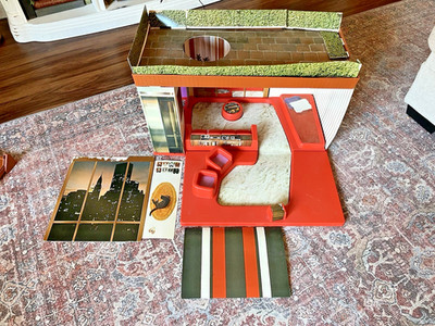 Tuesday Taylor Penthouse Apartment Dollhouse 1976 70's Ideal Toy Corp Many Parts