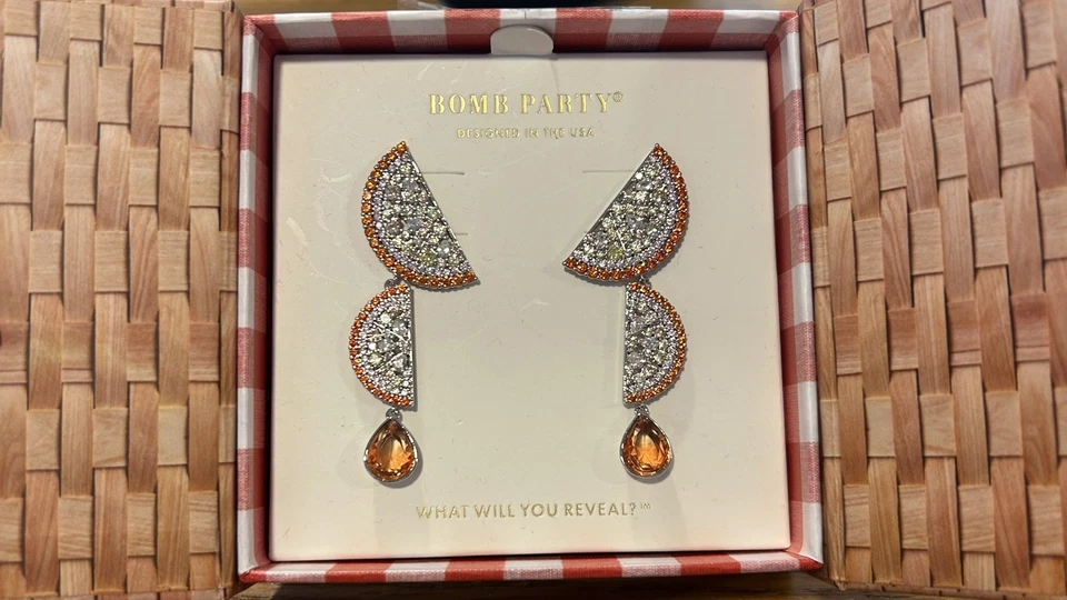 Pendientes frescos Bomb Party Market estrás “Under the Orange Tree” nuevos en caja Foto 2 de 4