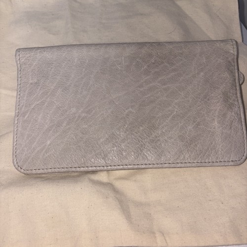 Portafoglio Free People Levy Distressed pelle grigia NUOVO grande esaurito - Foto 2 di 18