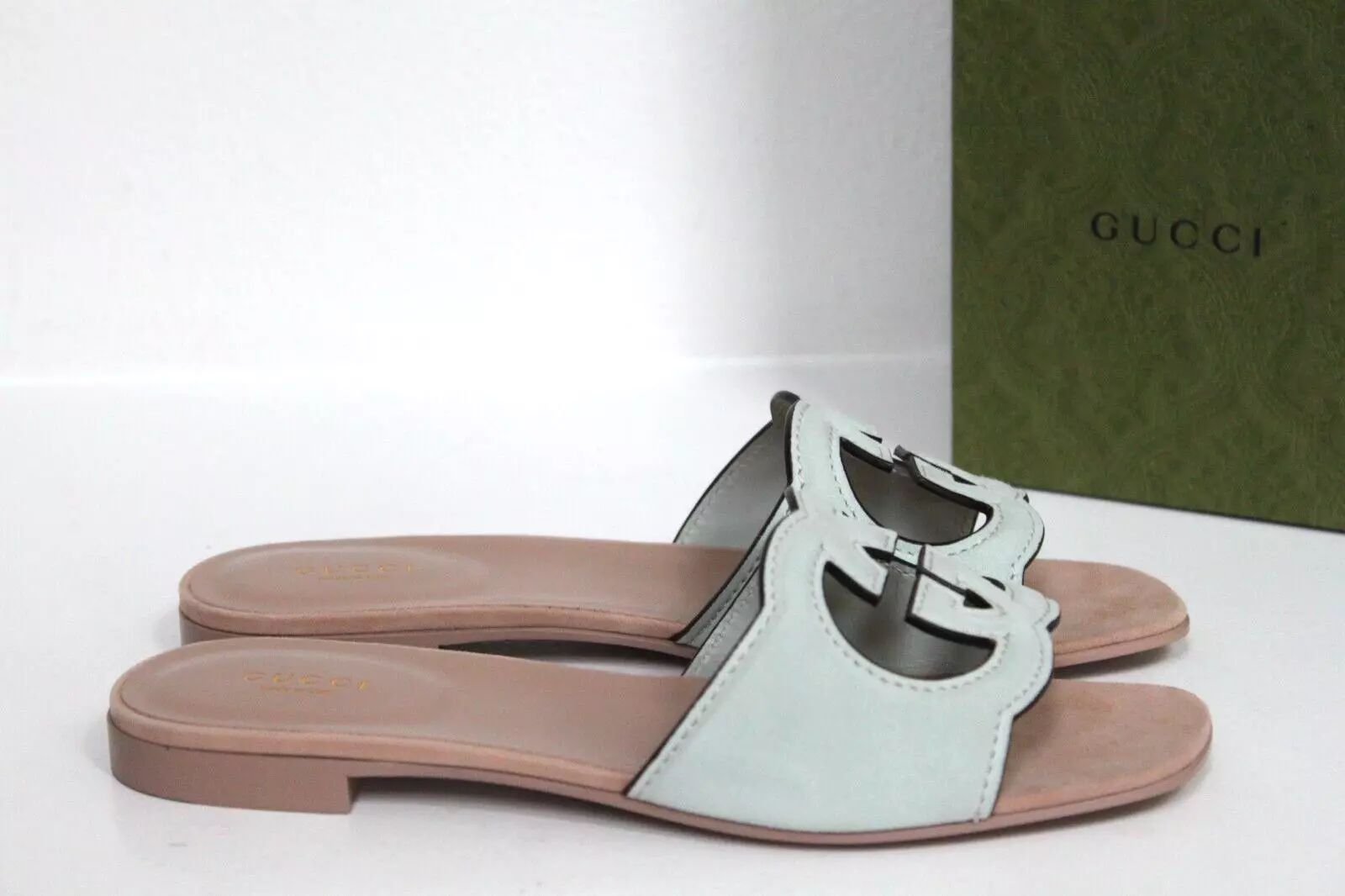 sandales plates Gucci taille 9 / 39 imbriquées G daim découpe logo GG slide