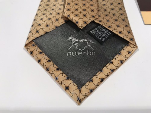 Hulenbir Men’s Dress Tie NWT 100% SILK Gold w/Navy Rectangle Geometric Lines - Picture 4 of 10