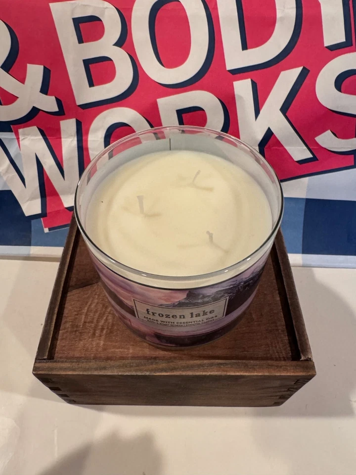Vela de 3 mechas Bath & Body Works FROZEN LAKE NUEVA Foto 2 de 3