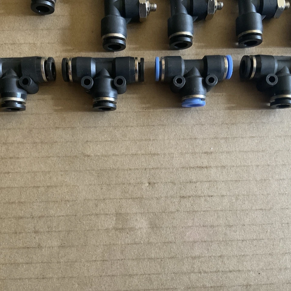 Lot of 42 Push to Connect Elbows, Various T's 1/4 O.D. Hose x M5x0.8 Thread Mnt - Image 4 of 4