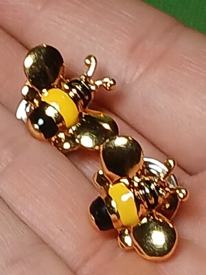 Vintage Bumblebee Honey Bee Lapel Hat Jacket Pin Pinback Made Thailand Gold-Tone