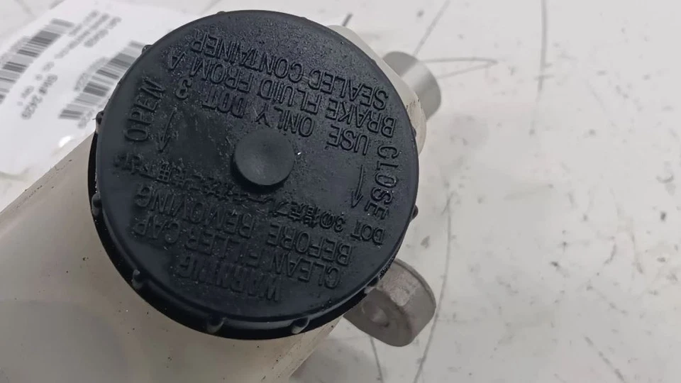 Cilindro maestro de freno sedán tracción trasera Dodge Journey se adapta a 11-13 Infiniti G37 Foto 2 de 4