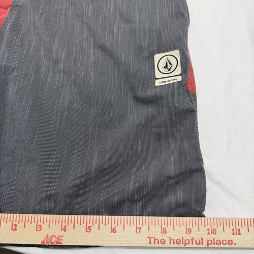 Volcom Board Shorts Mens Size 34 Gray Red Striped Slingers Quick Dry - Picture 11 of 11